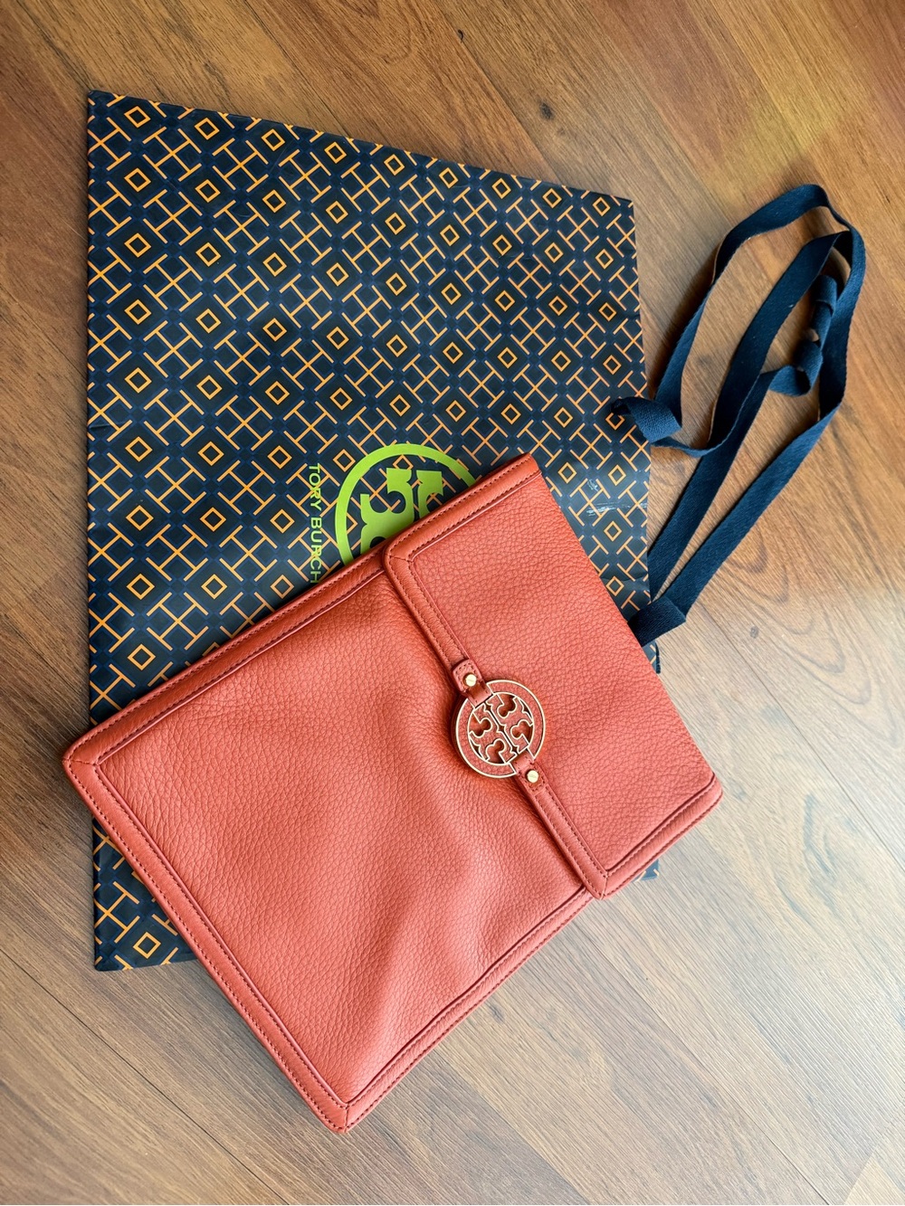 Tory Burch Pebbled Leather IPAD CASE in Rust Orange